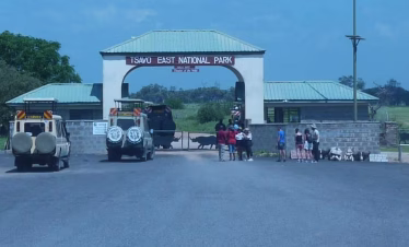 4x4 safari vehicle watching elephants at Aruba Dam in Tsavo East National Park during a 2-day safari from Diani Beach and Mombasa with stay at Ashnil Aruba Lodge
